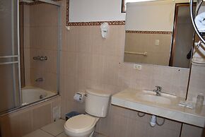 Colonial Plaza Hotel