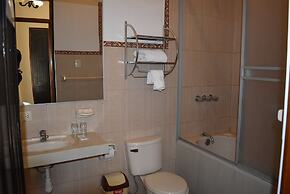 Colonial Plaza Hotel