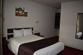 Colonial Plaza Hotel