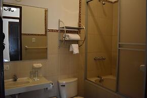 Colonial Plaza Hotel