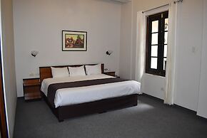 Colonial Plaza Hotel