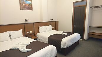 Colonial Plaza Hotel