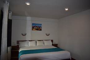 Colonial Plaza Hotel