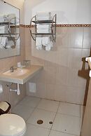 Colonial Plaza Hotel