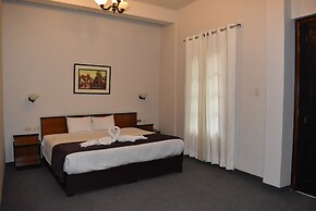 Colonial Plaza Hotel