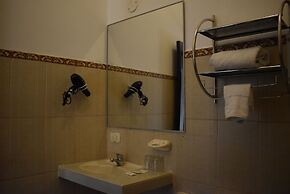 Colonial Plaza Hotel