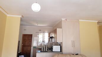 Lolos Exquisite Two Bedroom Apartment