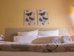 Lolos Exquisite Two Bedroom Apartment