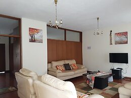 Lolos Elegant Three Bedroom Apartment