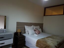 Lolos Elegant Three Bedroom Apartment