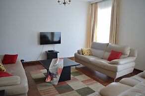 Lolos Elegant Three Bedroom Apartment