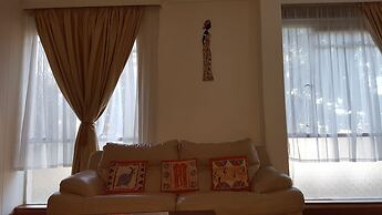 Lolos Elegant Three Bedroom Apartment