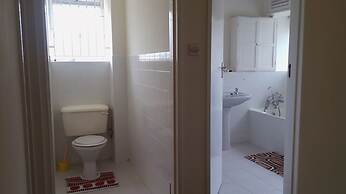 Lolos Elegant Three Bedroom Apartment