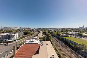 Oaks Brisbane Woolloongabba Suites