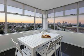 Oaks Brisbane Woolloongabba Suites