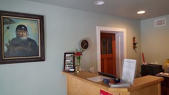 Captain's Quarters Motel