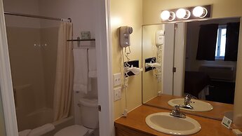 Captain's Quarters Motel