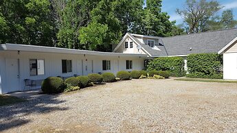 Captain's Quarters Motel