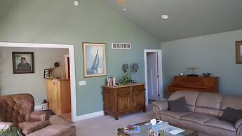 Captain's Quarters Motel