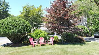 Captain's Quarters Motel