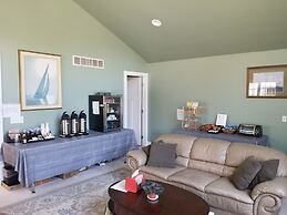 Captain's Quarters Motel