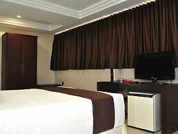 Crystal Plaza Hotel