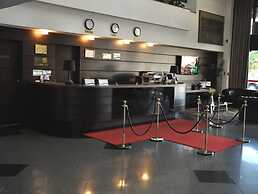 Crystal Plaza Hotel