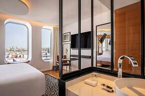 Renaissance Paris Republique Hotel