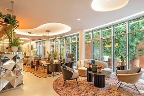 Renaissance Paris Republique Hotel