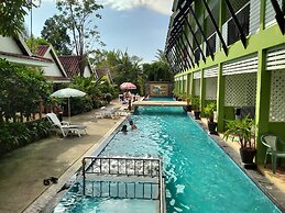 Khaolak C-nior Bungalows