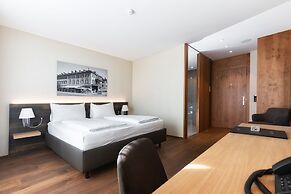 Hotel one66