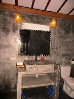 Red Flower Cottages Homestay