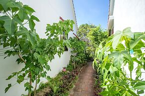 Red Flower Cottages Homestay