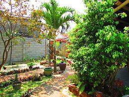 Red Flower Cottages Homestay