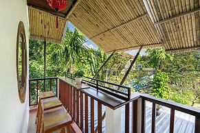 Red Flower Cottages Homestay