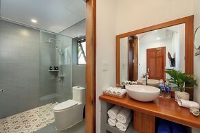 Red Flower Cottages Homestay