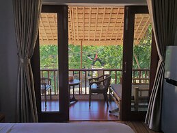 Red Flower Cottages Homestay