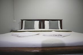 Marina Hut Guest House