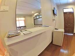 Marina Hut Guest House