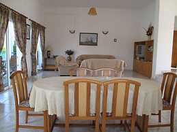 Chriseleni Latchi Villas