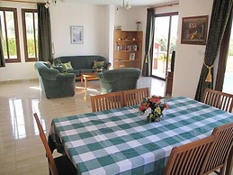 Chriseleni Latchi Villas