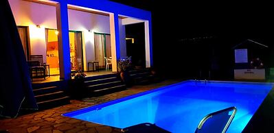 Chriseleni Latchi Villas