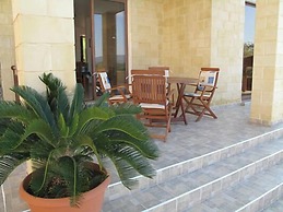 Chriseleni Latchi Villas