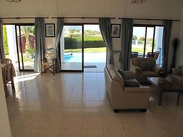 Chriseleni Latchi Villas