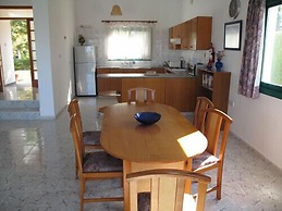 Chriseleni Latchi Villas