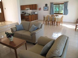 Chriseleni Latchi Villas