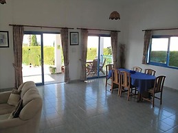 Chriseleni Latchi Villas