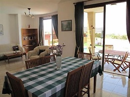 Chriseleni Latchi Villas