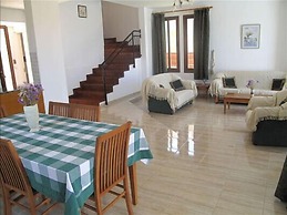 Chriseleni Latchi Villas