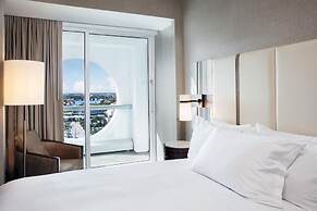 Conrad Fort Lauderdale Beach